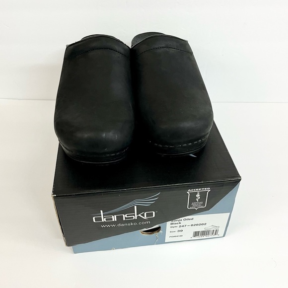 NWT dansko Sonja Oiled Black Leather Sz EU 39 Women Open Heel Clogs- With Flaw - Picture 15 of 15